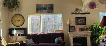 Large 20-30 Bed Residence Centrally Located - Great for Groups!