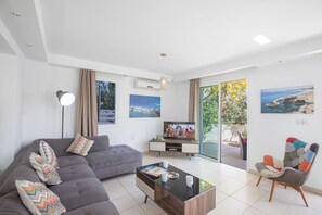 Villa, 3 Schlafzimmer, eigener Pool, Gartenblick | Innenbereich