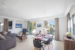 Villa, 3 Bedrooms, Private Pool, Garden View | Living area