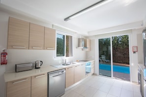 Villa, 3 chambres, piscine privée, vue sur le jardin | Cuisine privée