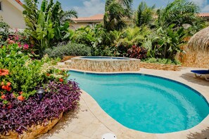 Departamento, 1 habitación, con acceso para personas discapacitadas, patio | Alberca | Alberca al aire libre 