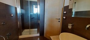 Apartment, 2 Bedrooms | Bathroom - Attici Terrabianca a Castelsardo (Castelsardo)