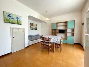 Villa, 2 Schlafzimmer, Balkon, Gartenblick | Innenbereich