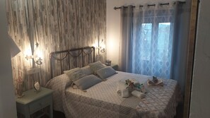 3 bedrooms, iron/ironing board, Internet, bed sheets - Restored mill with private swimming pool in west of Grenada (Fuentes de Cesna)