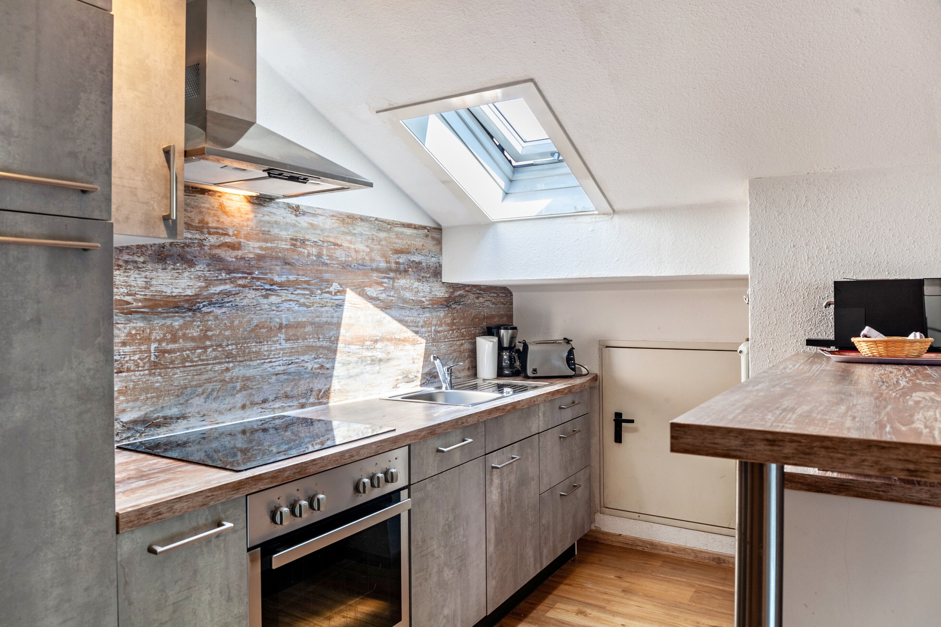 Kühlschrank, Ofen, Herdplatte, Geschirrspüler