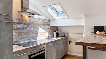 KĂŒhlschrank, Ofen, Herdplatte, GeschirrspĂŒler