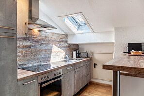 Refrigerador, horno, placa de cocina, lavavajillas