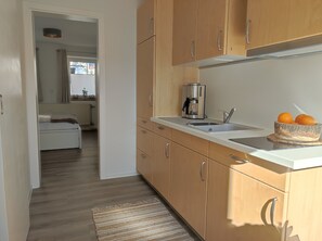 Fridge, microwave, oven, stovetop - Apartment "Metter" with Great Amenities in the Heart of Bietigheim’s Old Town (Bietigheim-Bissingen)