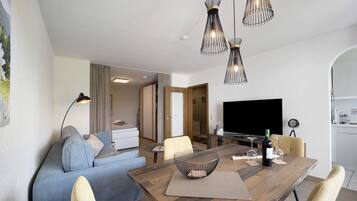 Een televisie en een tafeltennistafel