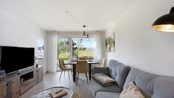 Fernseher, Tischtennisplatte