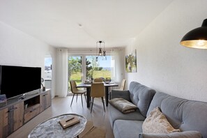 Fernseher, Tischtennisplatte