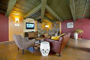 TV, stereo - Bright Loop 1BR w/ Gym & Doorman, nr L & Grant Park, by Blueground (Chicago)