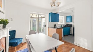 Unclassified image, 4 of 20, button - 3bed Cozy House Parking  Wifi (Welling)