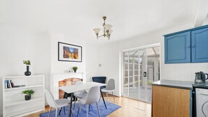 Unclassified image, 5 of 20, button - 3bed Cozy House Parking  Wifi (Welling)