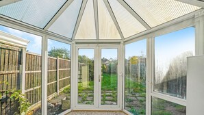 Unclassified image, 2 of 20, button - 3bed Cozy House Parking  Wifi (Welling)