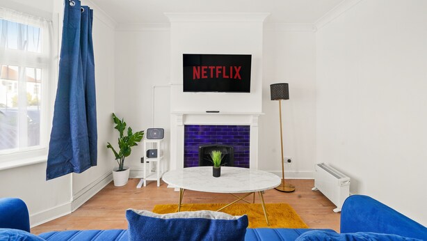 Unclassified image, 1 of 20, button - 3bed Cozy House Parking  Wifi (Welling)