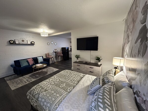 Iron/ironing board, free WiFi, bed sheets