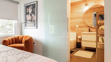 2 slaapkamers, een kluis op de kamer, een strijkplank/strijkijzer