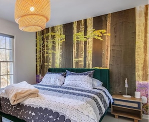 2 bedrooms, in-room safe, iron/ironing board, free WiFi - Harpers Ferry Luxury, Spa Bathroom, Movie Room, high-end design and furnishings (Bolivar)