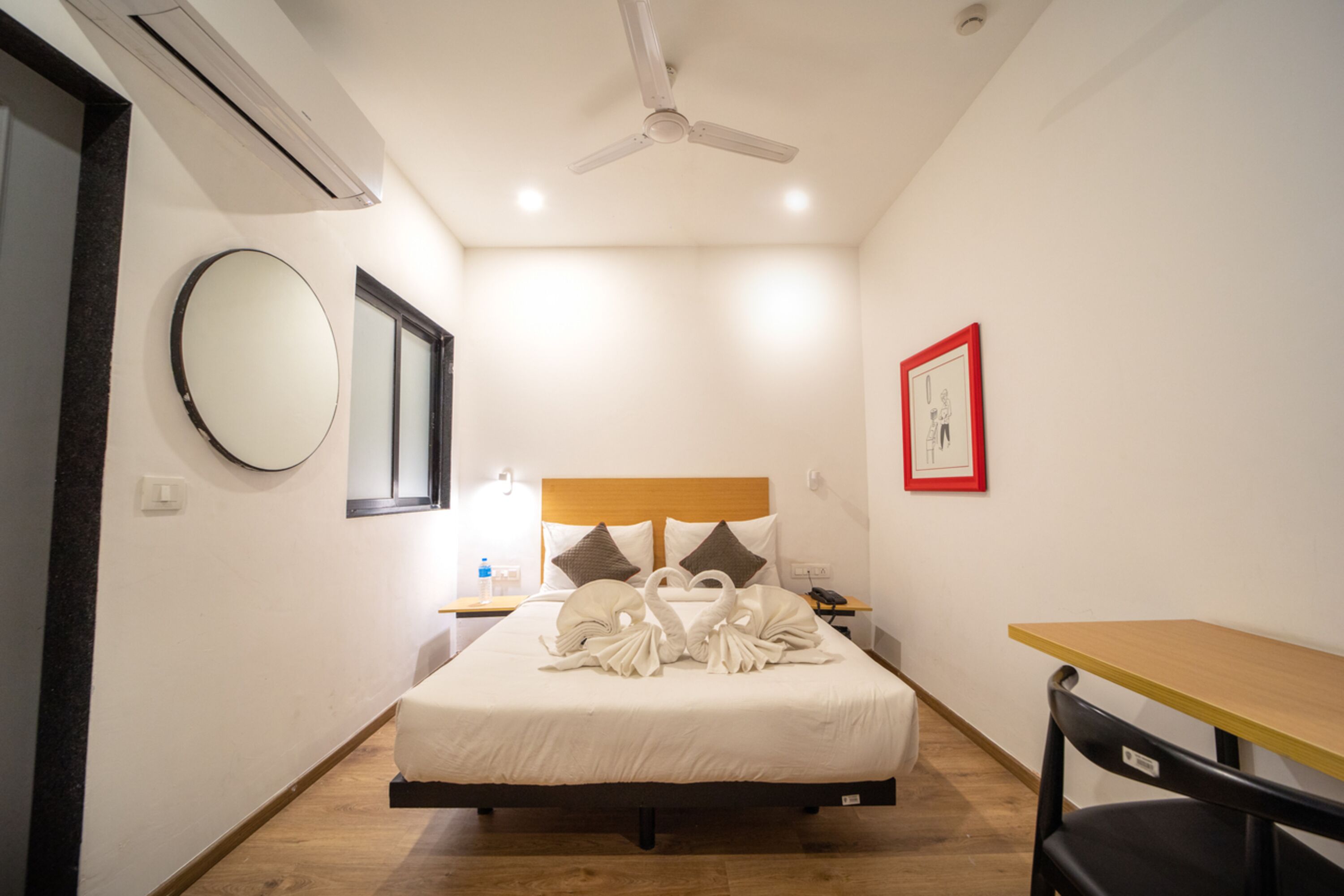 desk, soundproofing, free wifi, bed sheets