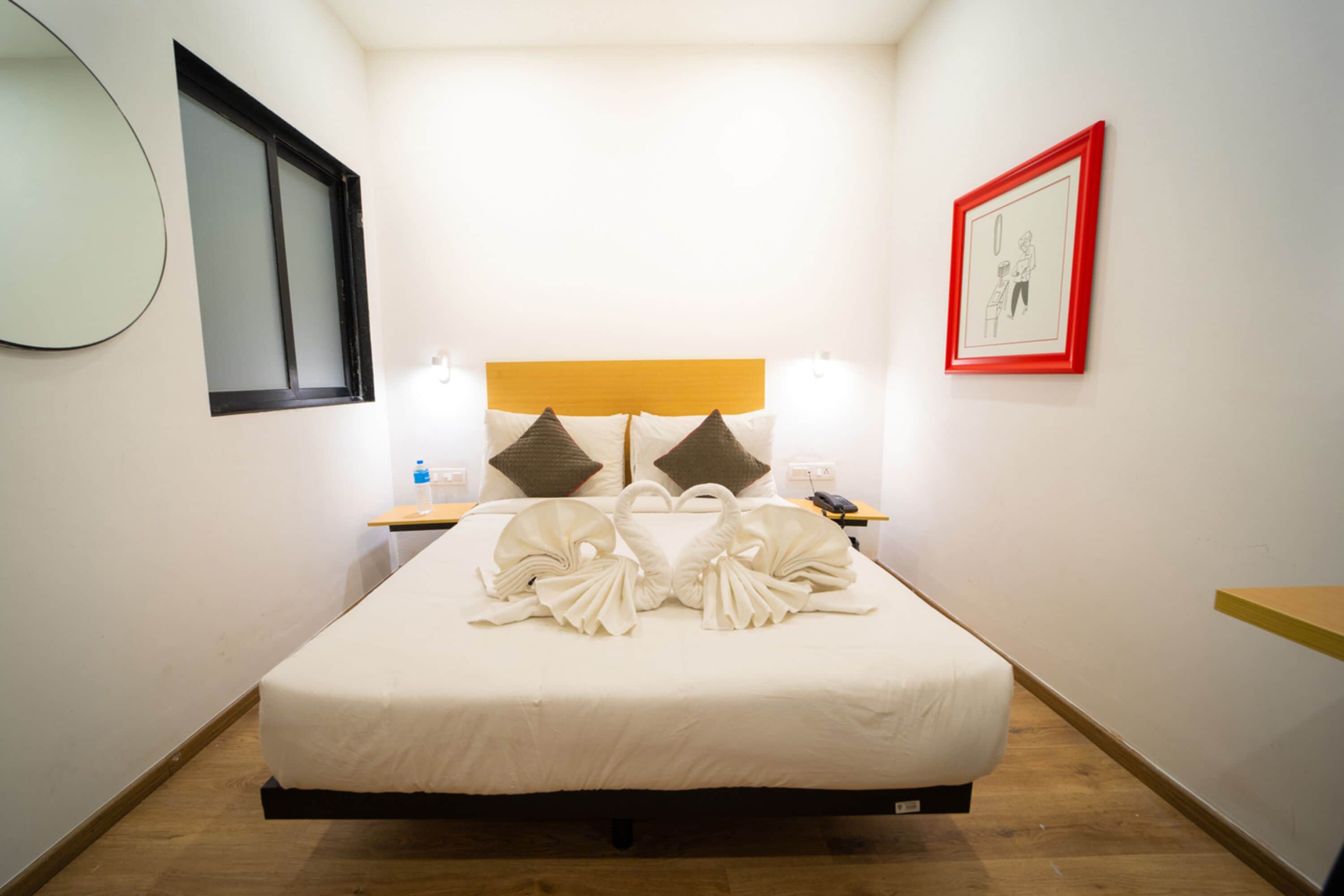 desk, soundproofing, free wifi, bed sheets