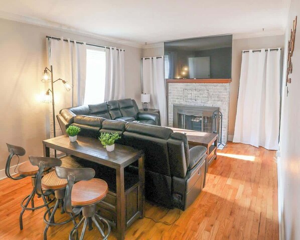 TV - Fairview I 5 Beds I 2 Kitchens (Lansing)