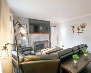 TV - Fairview I 5 Beds I 2 Kitchens (Lansing)