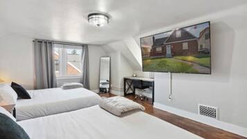 4 bedrooms, desk, WiFi, bed sheets