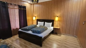 Room | Free WiFi