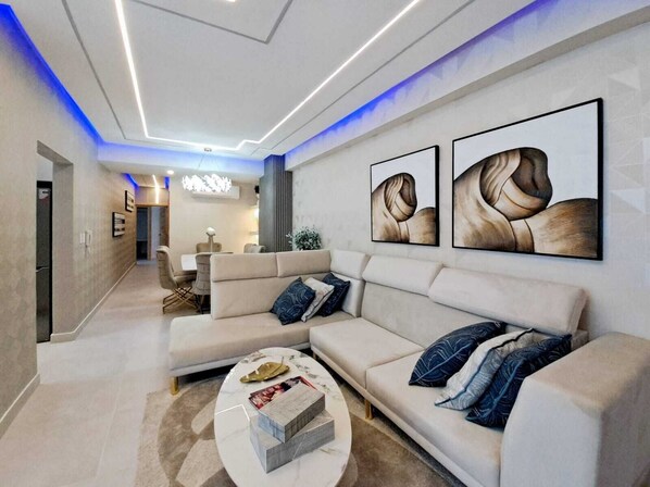 Apartment, 3 Bedrooms, Accessible, Smoking | Living area