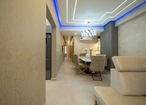 Apartment, 3 Bedrooms, Accessible, Smoking | Dining room