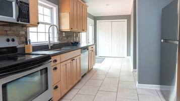 House (Delta, 21) | Exterior