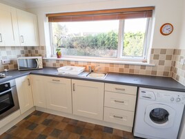 冰箱、洗碗机、电热水壶、烤面包机