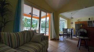 Apartment, 2 Bedrooms, Accessible, Smoking | Living area