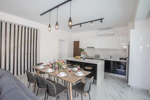Villa - 4 sovrum - privat pool - utsikt mot trädgården | Restauranger