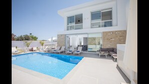Villa, 4 habitaciones, alberca privada, vista al jardín | Alberca | Alberca al aire libre 