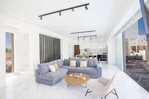 Biệt thự, 4 phòng ngủ, hồ bơi riêng, quang cảnh vườn | Khu phòng khách