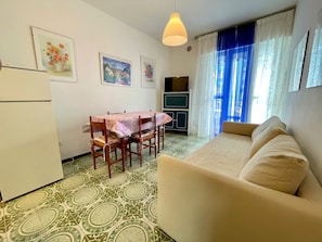 Apartment, 1 Bedroom, Balcony | Living area