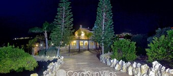 Fabulous Villa In Coral Bay Near Beach, Amenities