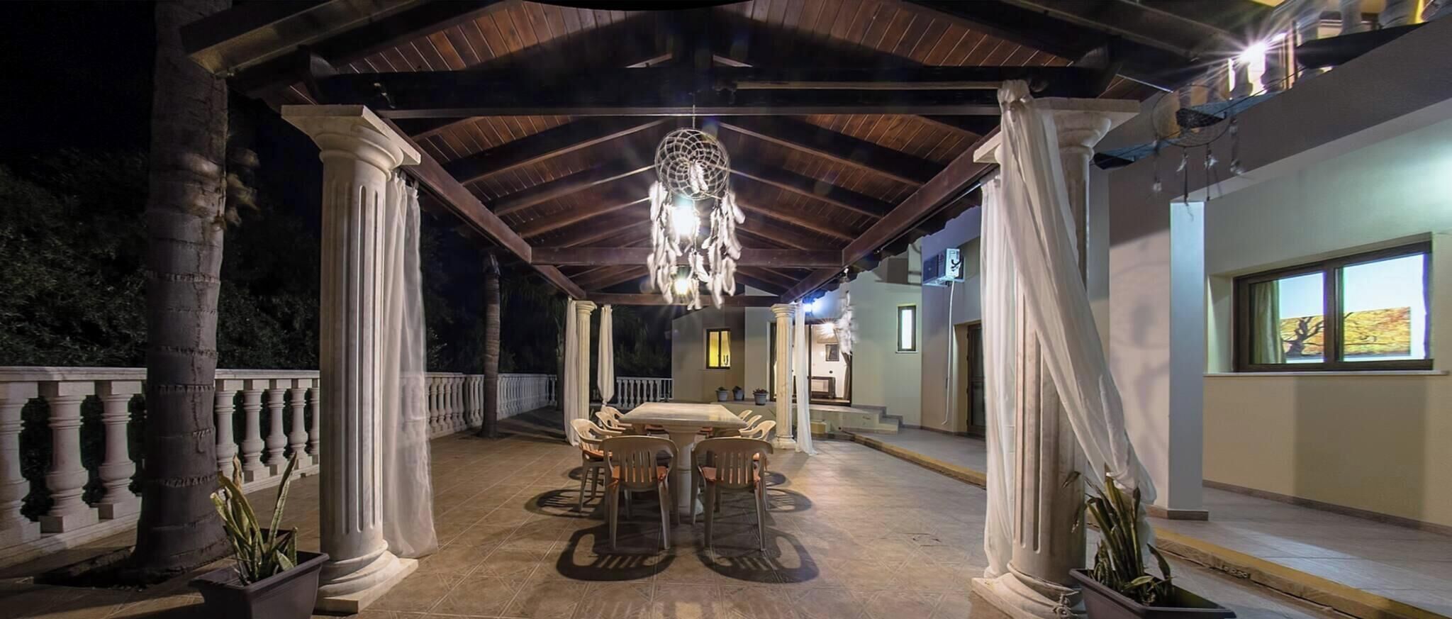 Villa, 5 habitaciones, para fumadores, alberca privada | Restaurante al aire libre