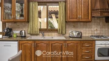 Villa, 5 habitaciones, para fumadores, alberca privada | Cocina privada