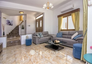 Villa, 5 Bedrooms, Smoking, Private Pool | Living area