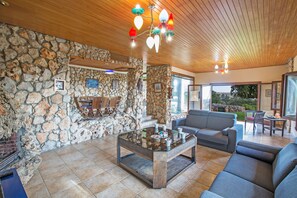 Villa, 4 Bedrooms, Private Pool, Garden View | Interior