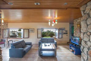 Vila, 4 quartos, piscina particular, vista para o jardim | Parte interna