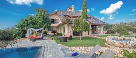 Villa, 4 habitaciones, alberca privada, vista al jardín | Alberca | Alberca al aire libre