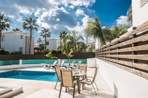 Villa, 3 Schlafzimmer, eigener Pool, Gartenblick | Pool | Außenpool