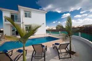 Outdoor pool - Protaras Holiday Villa Me25 (Paralimni)