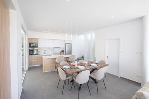 Villa, 3 chambres, piscine privée, vue jardin | Restauration