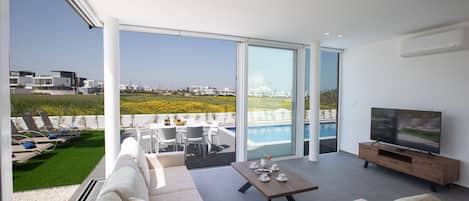 Villa, 3 Bedrooms, Private Pool, Garden View | Living area