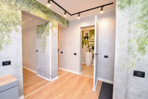 Apartment, 1 Bedroom, Accessible, City View | Bathroom